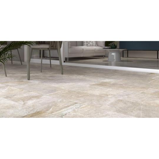 bezs kohatasu padloburkolat jarolap greslap csempe mediterran vilagos hatasu feher country stilusu feher nappali felujitas balaton nyaralo strukturalt rusztikus lameridiana budapest lakberendezes.jpg